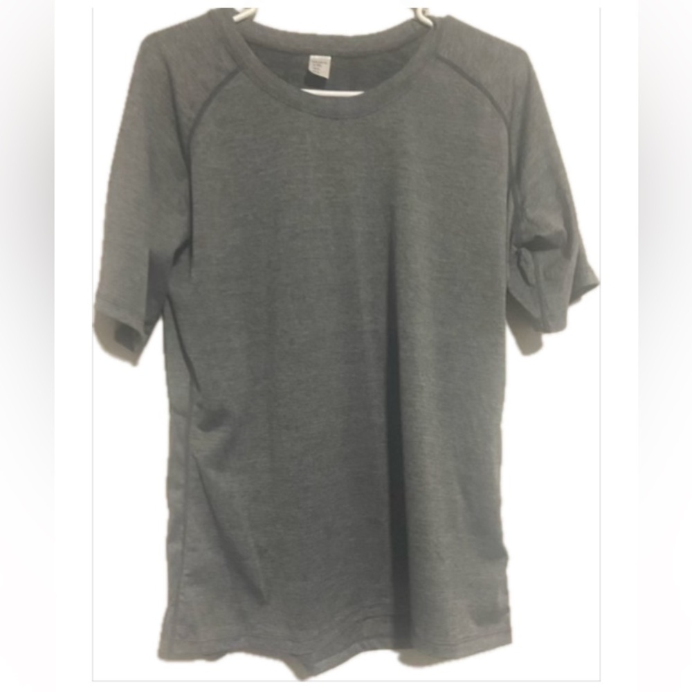 Men’s Neleus moisture wicking polyester/spandex short sleeve shirt. Gray…